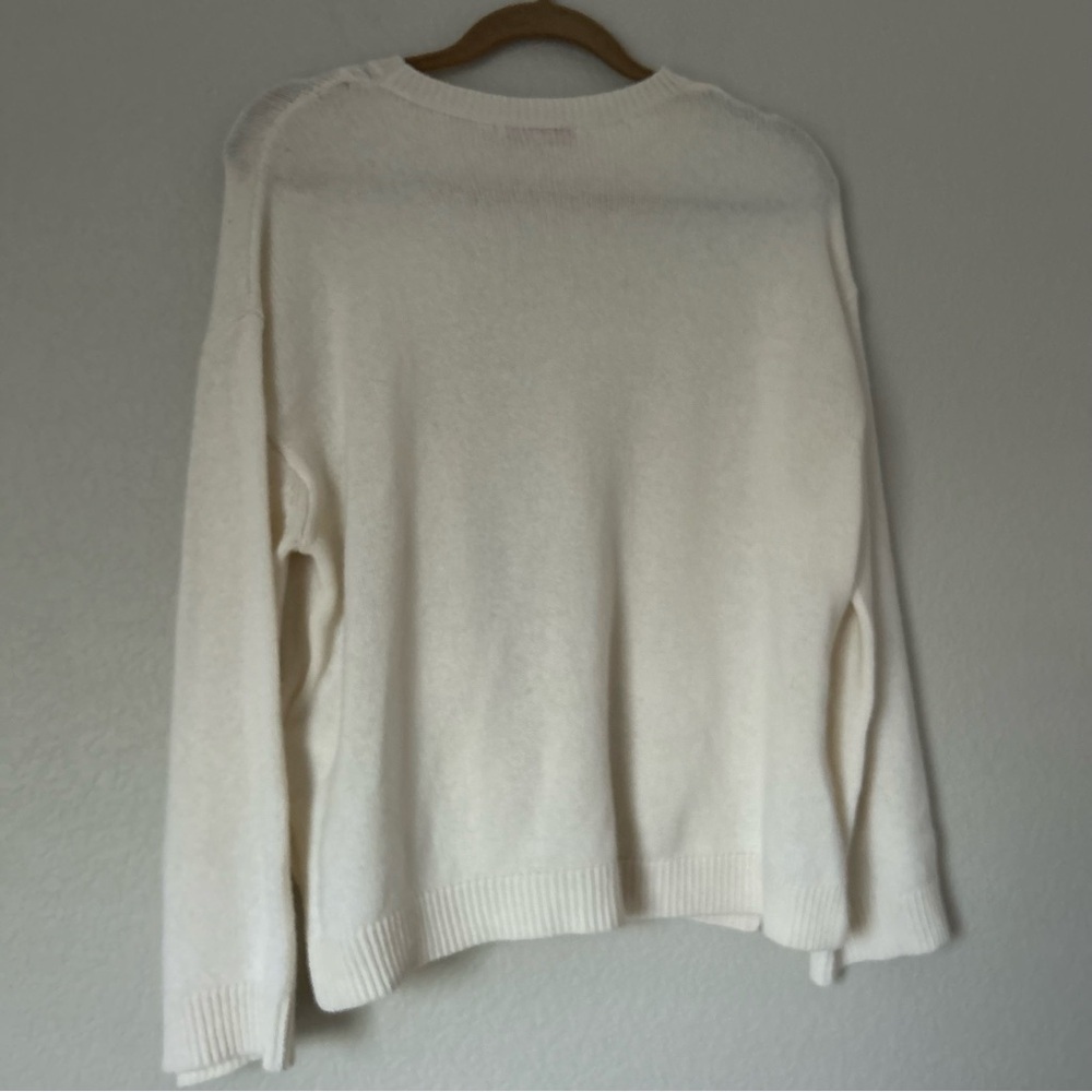 Valentino BEIGE CASHMERE JUMPER WITH VLOGO CHAINS *MAJOR FLAW*⭐️ - Picture 9 of 9